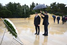 Президент Грузии Михеил Кавелашвили почтил память шехидов в Баку (ФОТО)