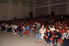 В Мингячевире появилась волшебная карусель (ФОТО)