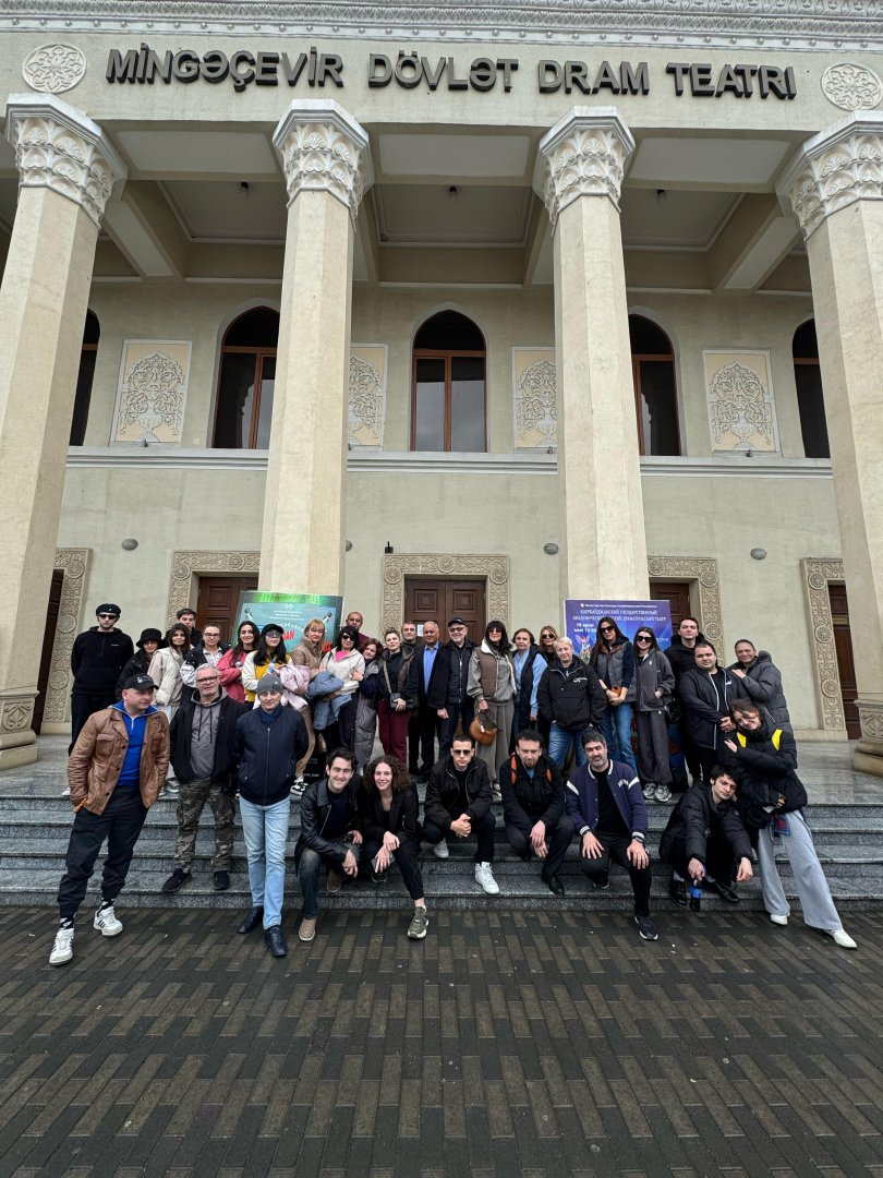 В Мингячевире появилась волшебная карусель (ФОТО)