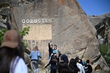 Среди древних скал Азербайджана - тысячи лет назад люди оставляли свои первые "записи" (ФОТО)