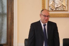 В Баку состоялась презентация книги Пюнхана Шукюра "Расскажи мне сказку Шахерезады" (ФОТО)