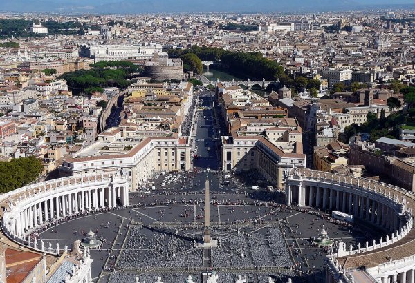 Farewell ceremony for Pope begins in Vatican