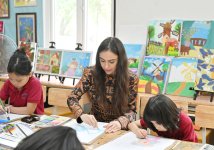 Вице-президент Фонда Гейдара Алиева Лейла Алиева в Ханое побывала в школе для лиц с нарушением зрения (ФОТО)