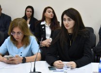 В Баку в рамках "Года Конституции и суверенитета" состоялась информационная сессия для представителей СМИ (ФОТО)