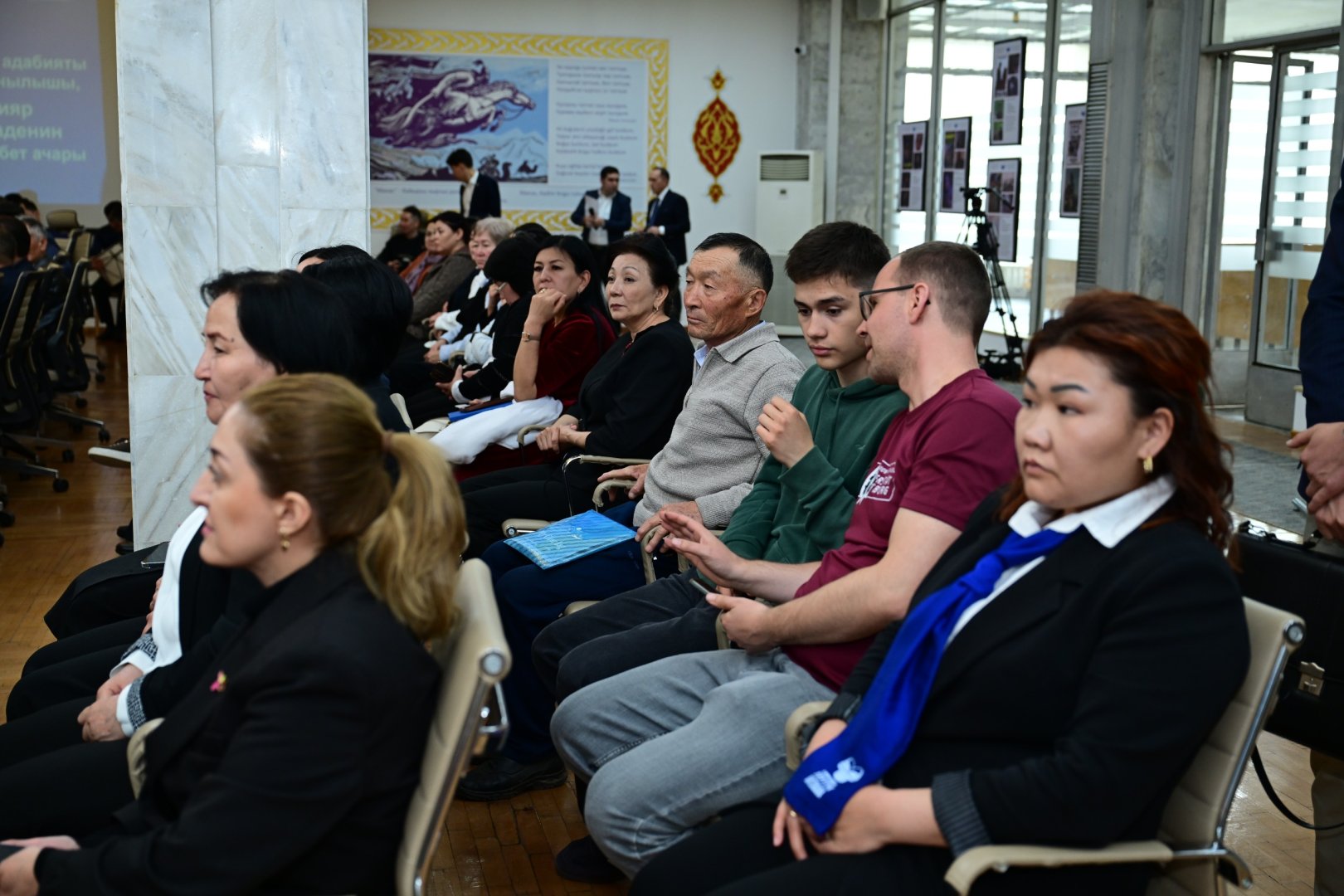 В Кыргызстане с большим успехом проходят Дни культуры Азербайджана – литература, искусство (ФОТО)