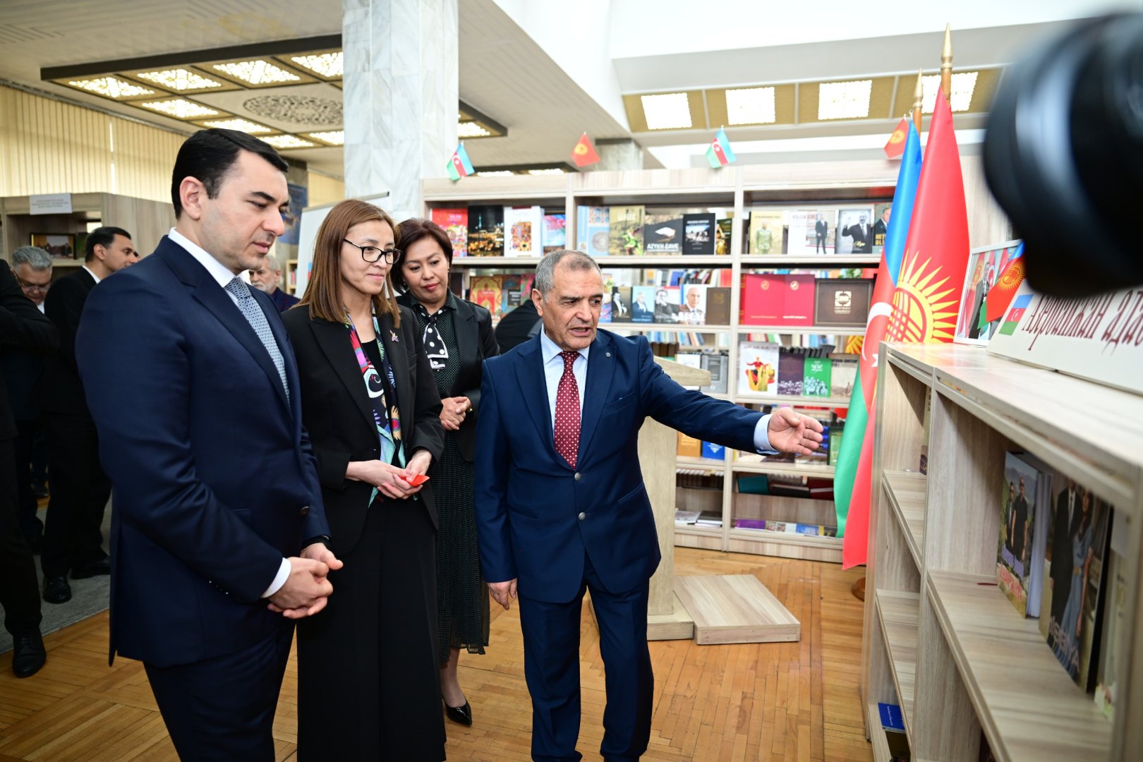 В Кыргызстане с большим успехом проходят Дни культуры Азербайджана – литература, искусство (ФОТО)