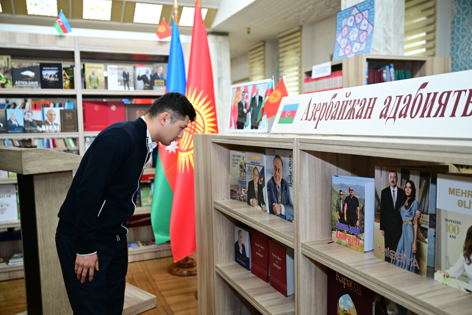 В Кыргызстане с большим успехом проходят Дни культуры Азербайджана – литература, искусство (ФОТО)