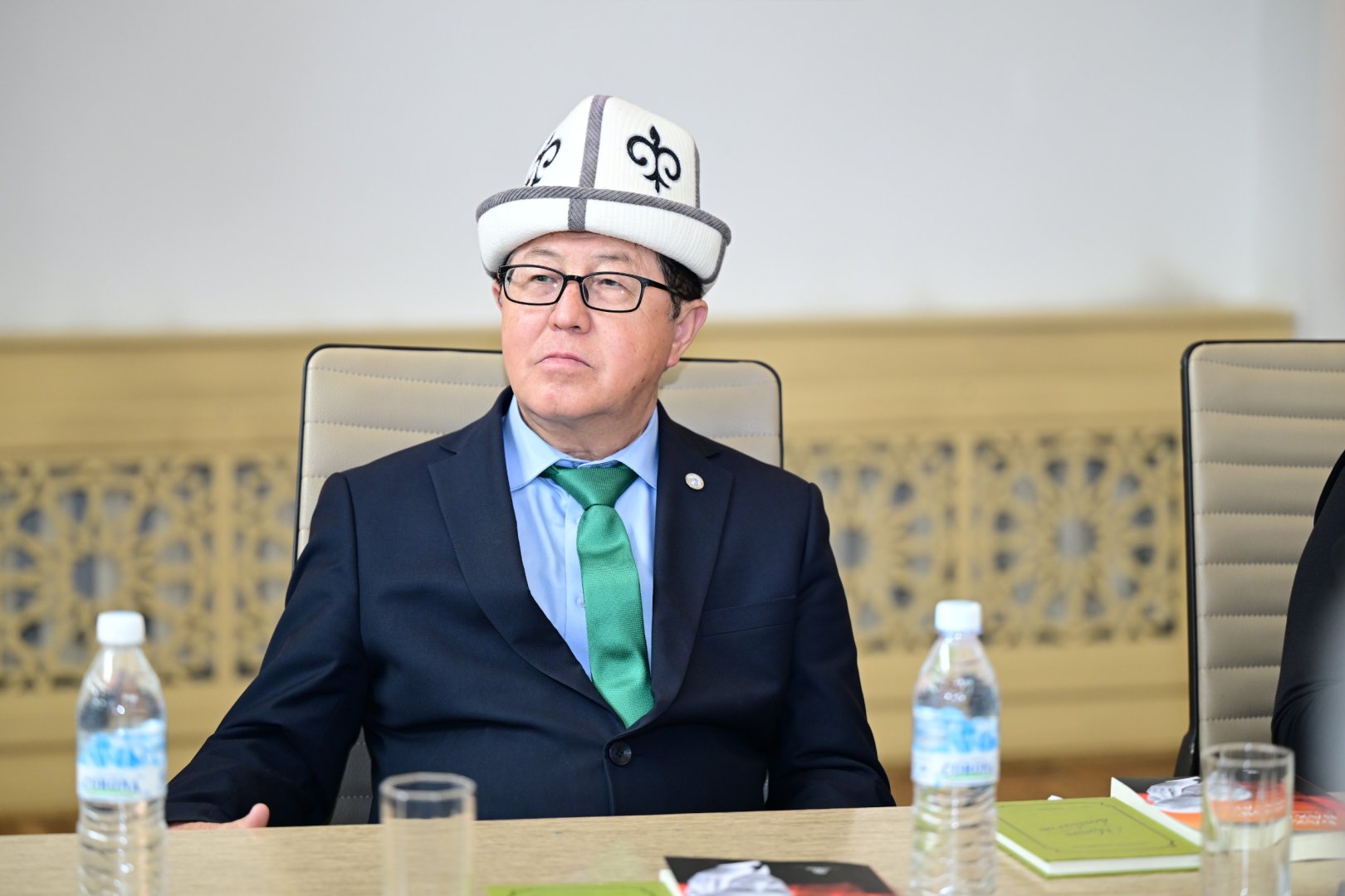 В Кыргызстане с большим успехом проходят Дни культуры Азербайджана – литература, искусство (ФОТО)