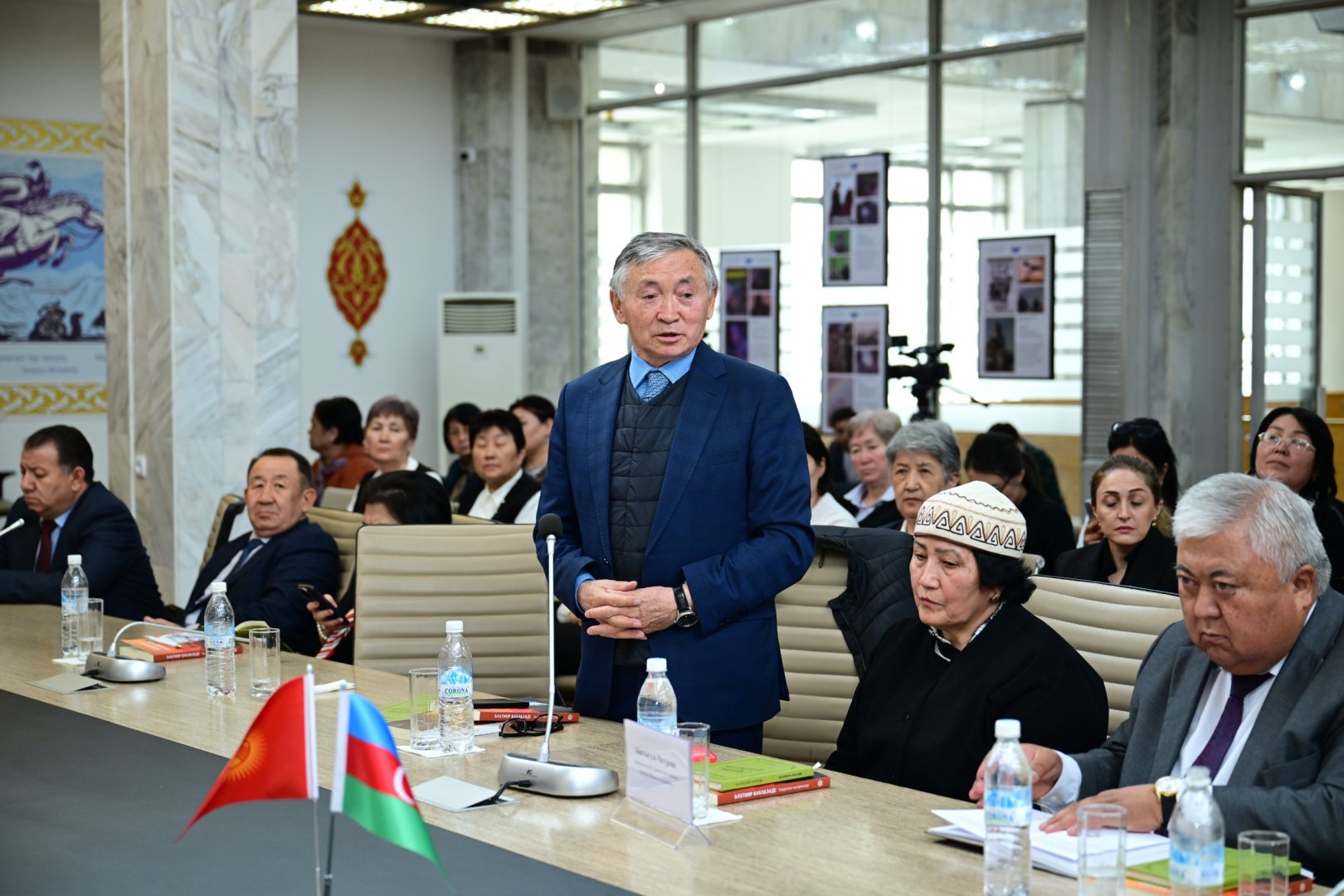 В Кыргызстане с большим успехом проходят Дни культуры Азербайджана – литература, искусство (ФОТО)