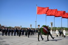 Президент Ильхам Алиев посетил Памятник народным героям в Пекине (ФОТО/ВИДЕО)