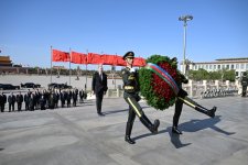 Президент Ильхам Алиев посетил Памятник народным героям в Пекине (ФОТО/ВИДЕО)
