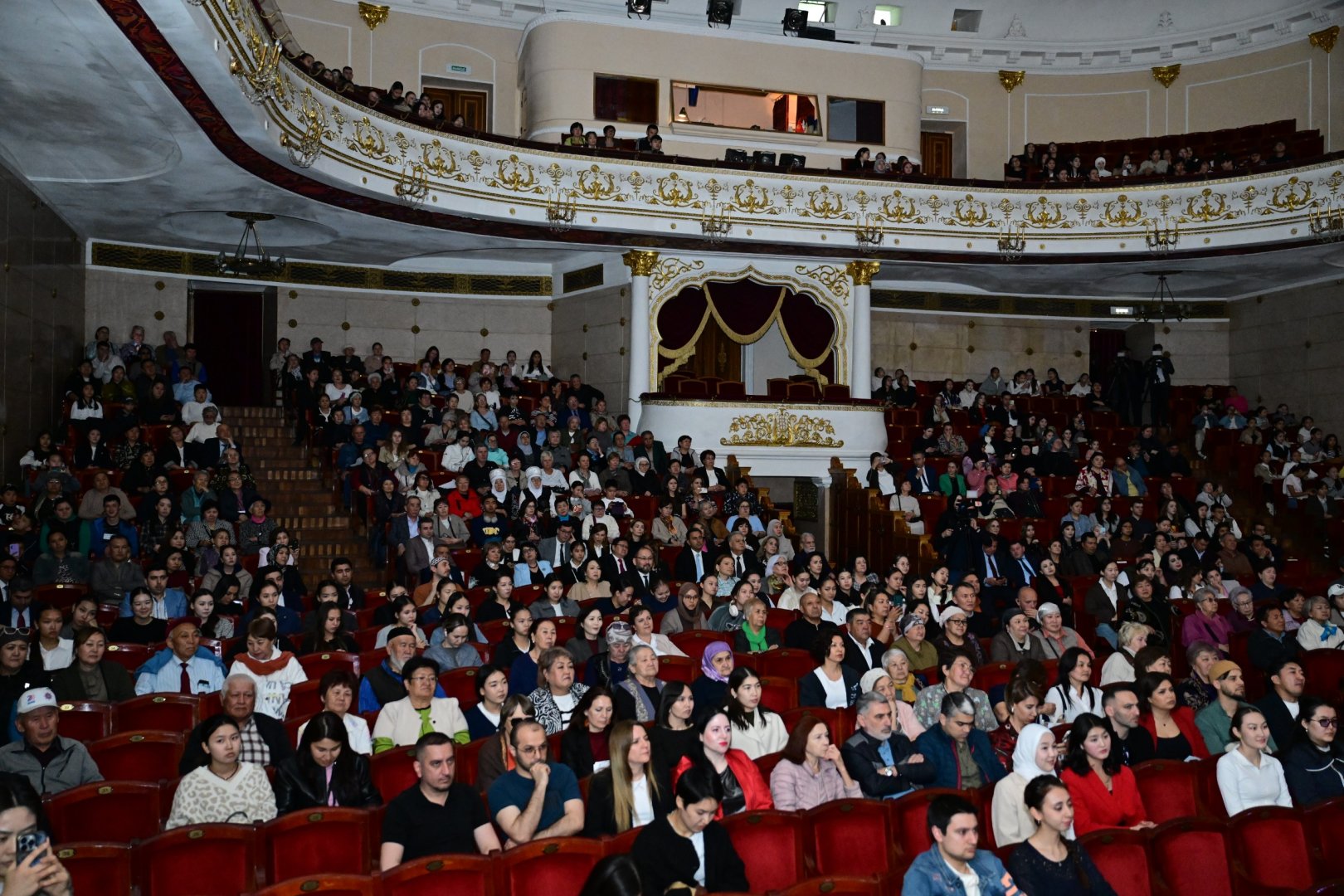 В Бишкеке состоялся праздничный вечер классического искусства Азербайджана (ФОТО)