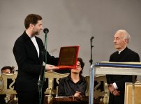 Музыкальное путешествие в прошлое  - юбилей Азербайджанского государственного оркестра народных инструментов (ФОТО)