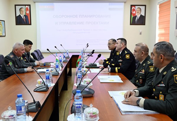 В Баку обсуждены вопросы военного сотрудничества между Азербайджаном и Узбекистаном