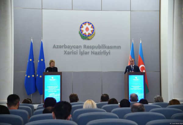 Ожидаем, что власти Армении и Франции отреагируют на сжигание флагов Азербайджана и Турции - МИД