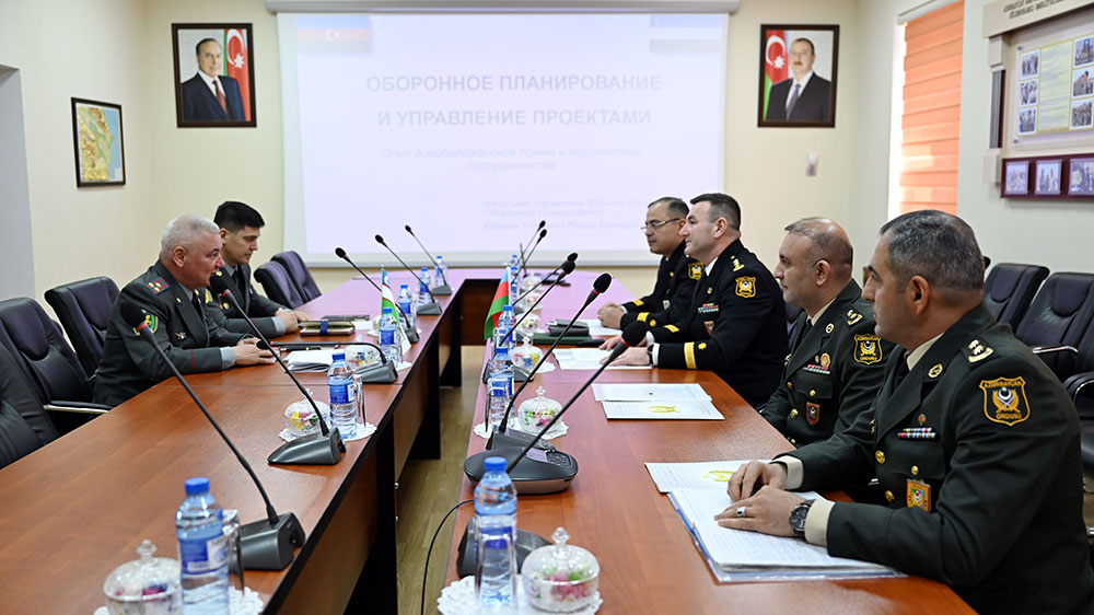 В Баку обсуждены вопросы военного сотрудничества между Азербайджаном и Узбекистаном