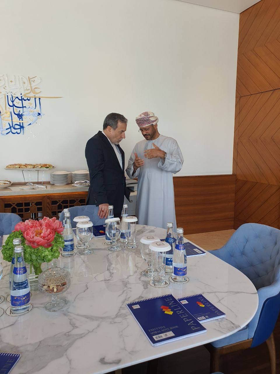 Iranian FM exchanges views with Omani counterpart ahead of nuclear talks