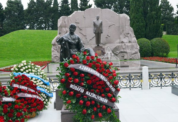 Group of female military personnel from Azerbaijan’s Defense Ministry visit Alley of Honor (PHOTO/VIDEO)