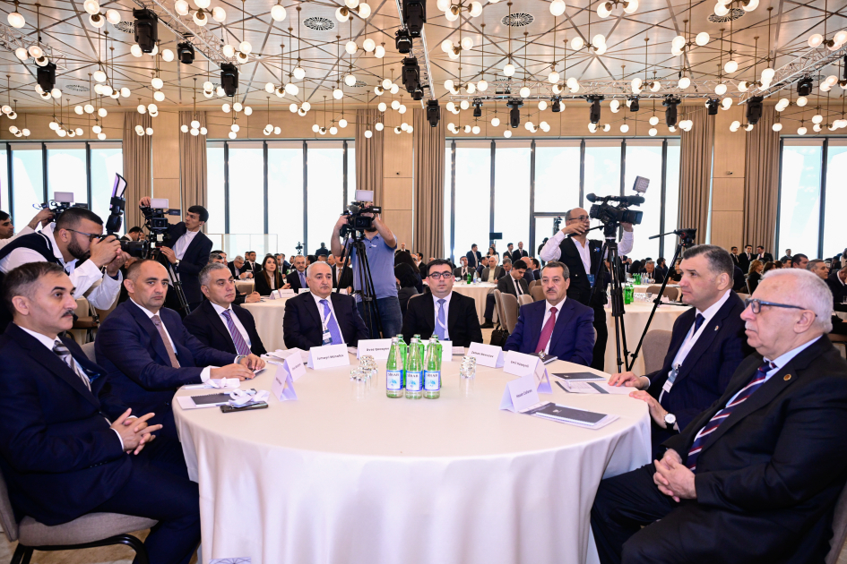 В Баку состоялась конференция на тему "Влияние цифровизации и искусственного интеллекта на рабочие места" (ФОТО)