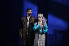 В Баку состоялась премьера спектакля "Минувшие дни" по произведению узбекского классика Абдуллы Кадыри (ФОТО)