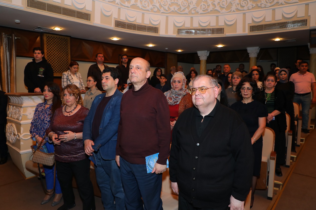 В Баку состоялась премьера спектакля "Минувшие дни" по произведению узбекского классика Абдуллы Кадыри (ФОТО)