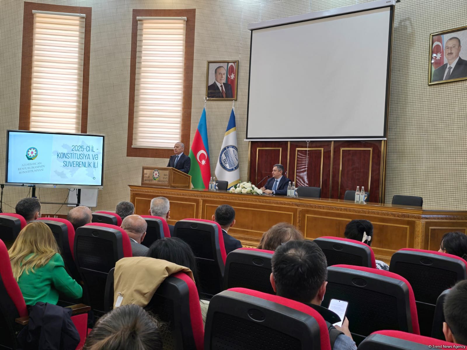 В Баку состоялась международная конференция на тему "Конституция - важная правовая база для защиты независимости, суверенитета и территориальной целостности Азербайджана" (ФОТО)
