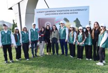 Вице-президент Фонда Гейдара Алиева Лейла Алиева и руководитель Баку Медиа Центра Арзу Алиева приняли участие в акции по посадке деревьев в Сумгайыте (ФОТО)