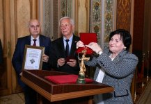 Национальный музей истории Азербайджана награжден орденом "Гаджи Зейналабдин Тагиев" (ФОТО)