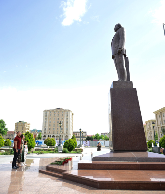 Вице-президент Фонда Гейдара Алиева Лейла Алиева и руководитель Баку Медиа Центра Арзу Алиева посетили Нахчыван (ФОТО)