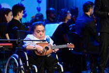 Вице-президент Фонда Гейдара Алиева Лейла Алиева и руководитель Баку Медиа Центра Арзу Алиева ознакомились с творческим процессом людей, принадлежащих к уязвимым группам (ФОТО)