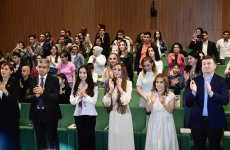 Вице-президент Фонда Гейдара Алиева Лейла Алиева и руководитель Баку Медиа Центра Арзу Алиева ознакомились с творческим процессом людей, принадлежащих к уязвимым группам (ФОТО)