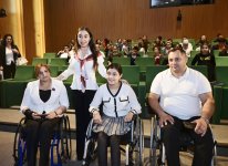 Вице-президент Фонда Гейдара Алиева Лейла Алиева и руководитель Баку Медиа Центра Арзу Алиева ознакомились с творческим процессом людей, принадлежащих к уязвимым группам (ФОТО)