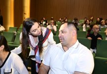 Вице-президент Фонда Гейдара Алиева Лейла Алиева и руководитель Баку Медиа Центра Арзу Алиева ознакомились с творческим процессом людей, принадлежащих к уязвимым группам (ФОТО)