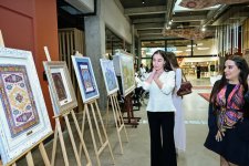 Вице-президент Фонда Гейдара Алиева Лейла Алиева и руководитель Баку Медиа Центра Арзу Алиева ознакомились с творческим процессом людей, принадлежащих к уязвимым группам (ФОТО)