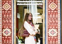 Вице-президент Фонда Гейдара Алиева Лейла Алиева и руководитель Баку Медиа Центра Арзу Алиева ознакомились с творческим процессом людей, принадлежащих к уязвимым группам (ФОТО)