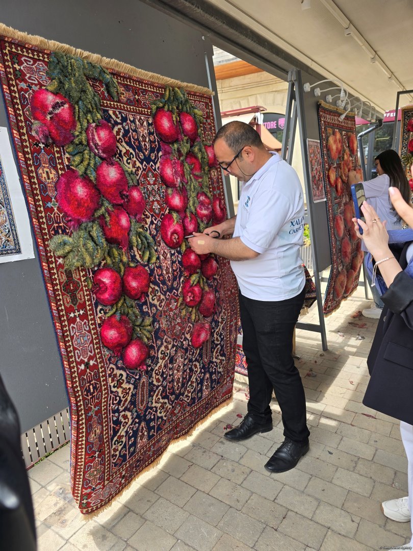 В старинной части Баку открылся Международный фестиваль ковра – путешествие в мир сказки (РЕПОРТАЖ, ФОТО)