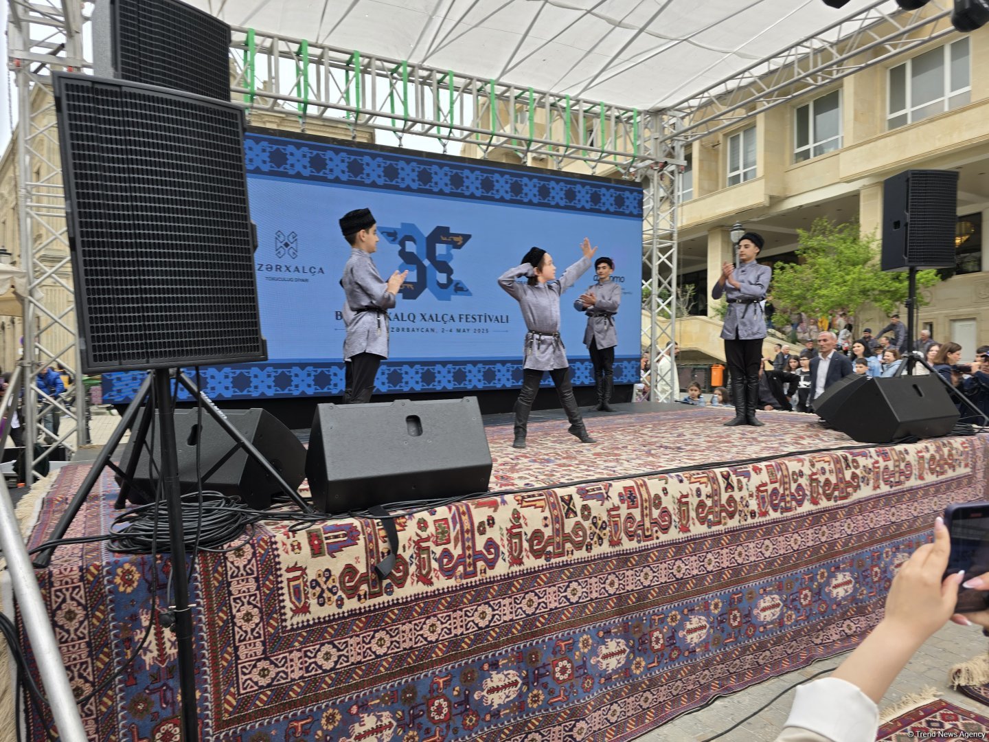 В старинной части Баку открылся Международный фестиваль ковра – путешествие в мир сказки (РЕПОРТАЖ, ФОТО)