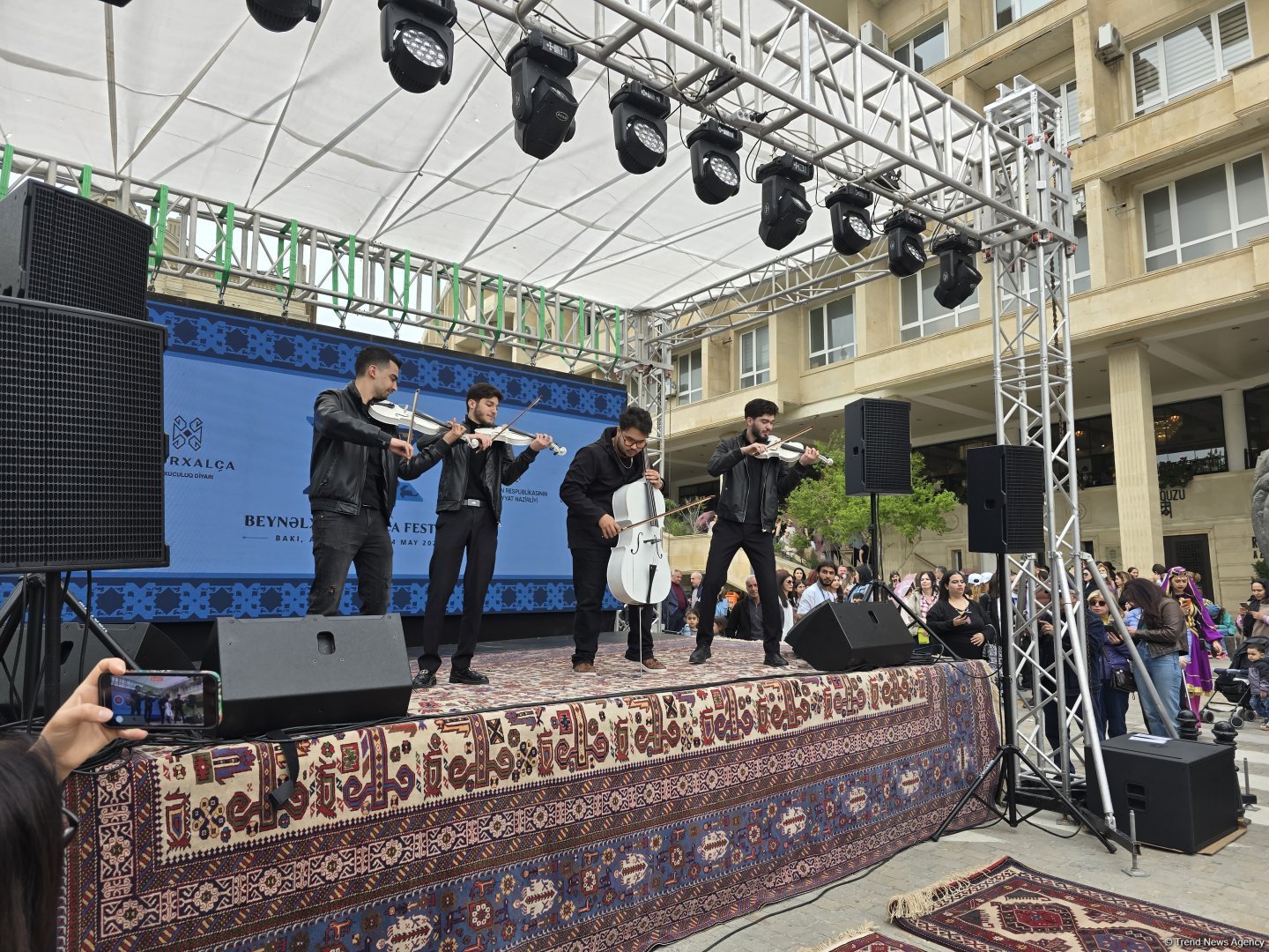 В старинной части Баку открылся Международный фестиваль ковра – путешествие в мир сказки (РЕПОРТАЖ, ФОТО)