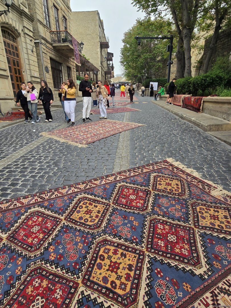 В старинной части Баку открылся Международный фестиваль ковра – путешествие в мир сказки (РЕПОРТАЖ, ФОТО)
