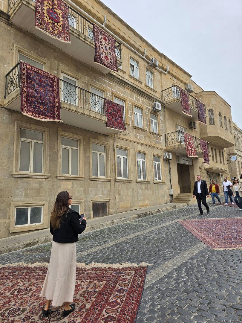 В старинной части Баку открылся Международный фестиваль ковра – путешествие в мир сказки (РЕПОРТАЖ, ФОТО)