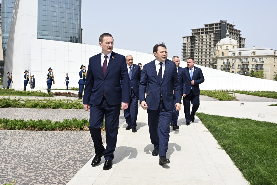 Премьер-министр Республики Беларусь посетил Парк Победы в Баку (ФОТО)