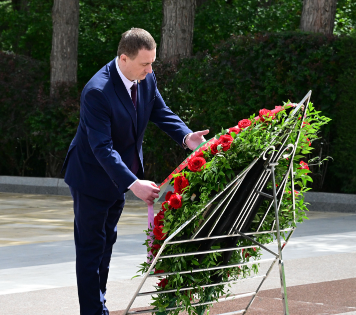 Премьер-министр Беларуси посетил Аллею почетного захоронения (ФОТО)