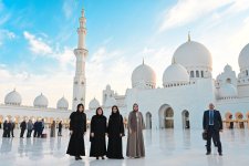 Парламентская делегация Азербайджана ознакомилась с комплексом мечети шейха Зайда в Абу-Даби (ФОТО)