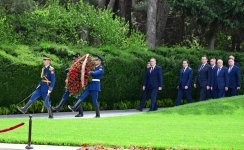Премьер-министр Беларуси посетил Аллею почетного захоронения (ФОТО)