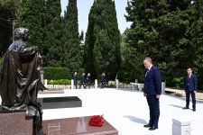 Премьер-министр Беларуси посетил Аллею почетного захоронения (ФОТО)