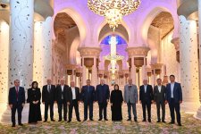 Парламентская делегация Азербайджана ознакомилась с комплексом мечети шейха Зайда в Абу-Даби (ФОТО)