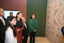 В Азербайджанском национальном музее ковра открылась иммерсивная выставка "Рабатское ковровое искусство" (ФОТО)