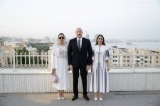 Президент Ильхам Алиев, Первая леди Мехрибан Алиева и Генеральный секретарь То Лам и его супруга Но Фон Ли ознакомились с выставкой изобразительного искусства Вьетнама (ФОТО/ВИДЕО)