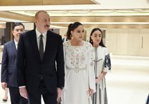 Президент Ильхам Алиев, Первая леди Мехрибан Алиева и Генеральный секретарь То Лам и его супруга Но Фон Ли ознакомились с выставкой изобразительного искусства Вьетнама (ФОТО/ВИДЕО)