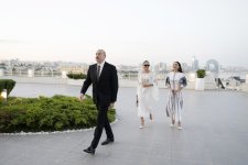 Президент Ильхам Алиев, Первая леди Мехрибан Алиева и Генеральный секретарь То Лам и его супруга Но Фон Ли ознакомились с выставкой изобразительного искусства Вьетнама (ФОТО/ВИДЕО)